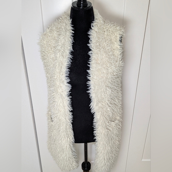 ASHLEY BY 26 INTERNATIONAL Cream HOODED FAUX FUR SHERPA VEST GLAM SIZE S - Picture 3 of 9